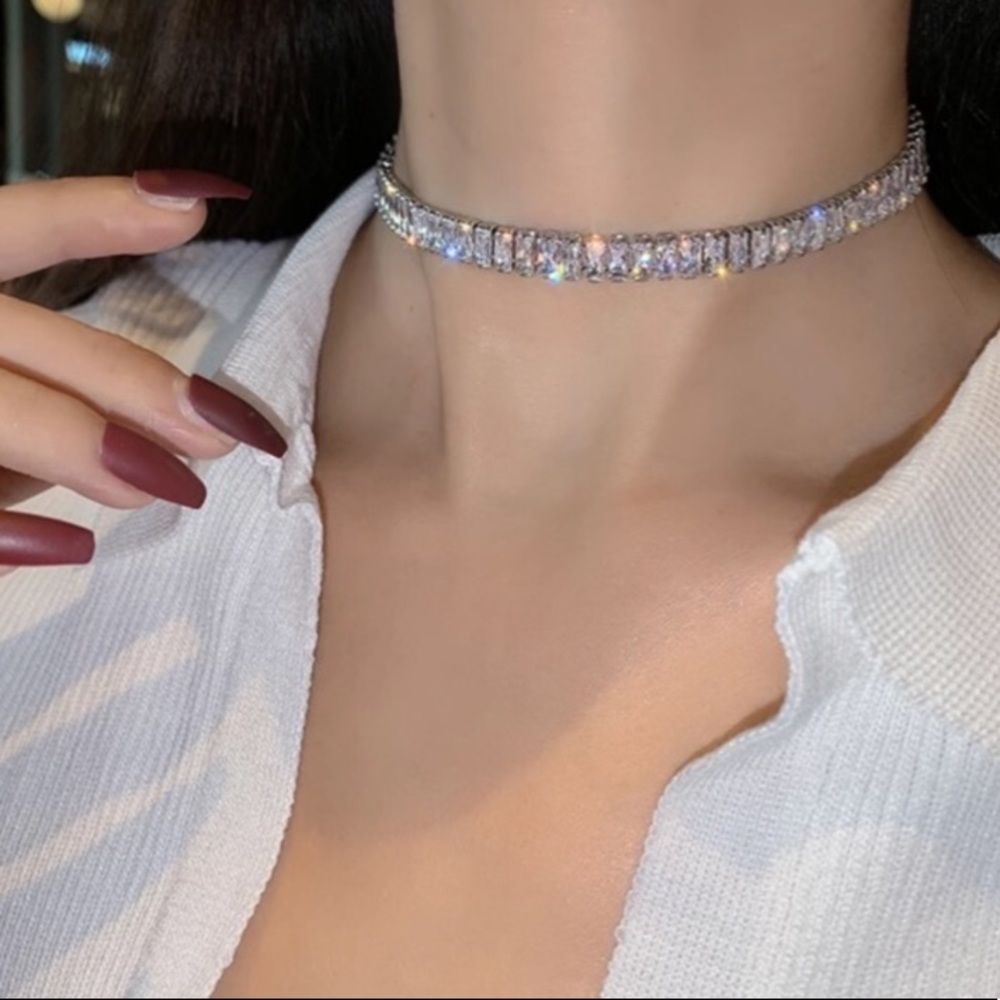 White gold plated adorable shiny choker